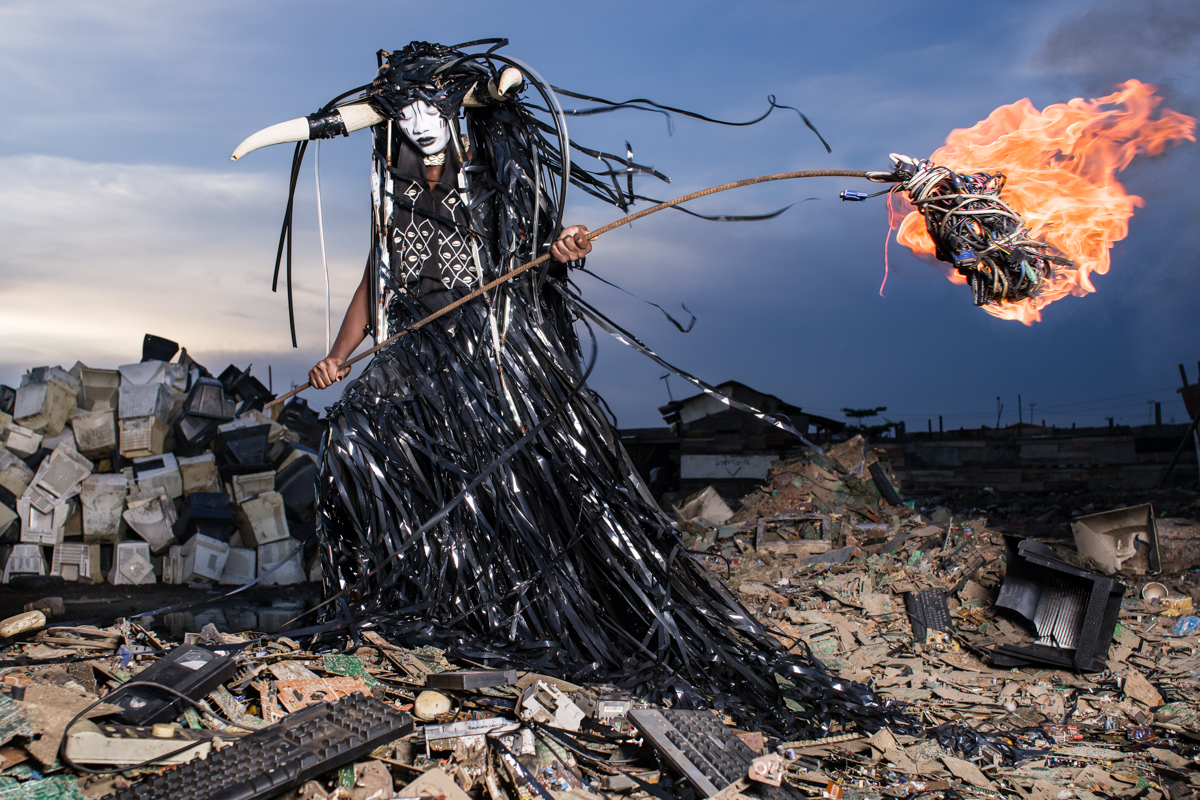 Oeuvre Fabrice Monteiro_ The Prophecy - untitled-11 - Agbogbloshie - Ghana (1).jpg